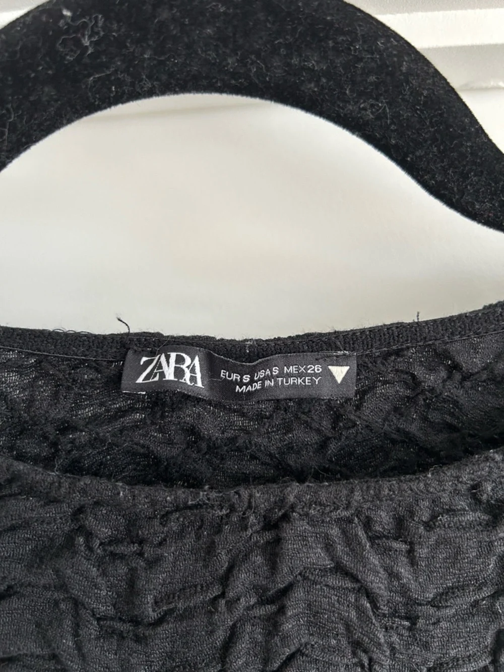Zara Black Textured Crew Neck Tee - Picture 3 of 4